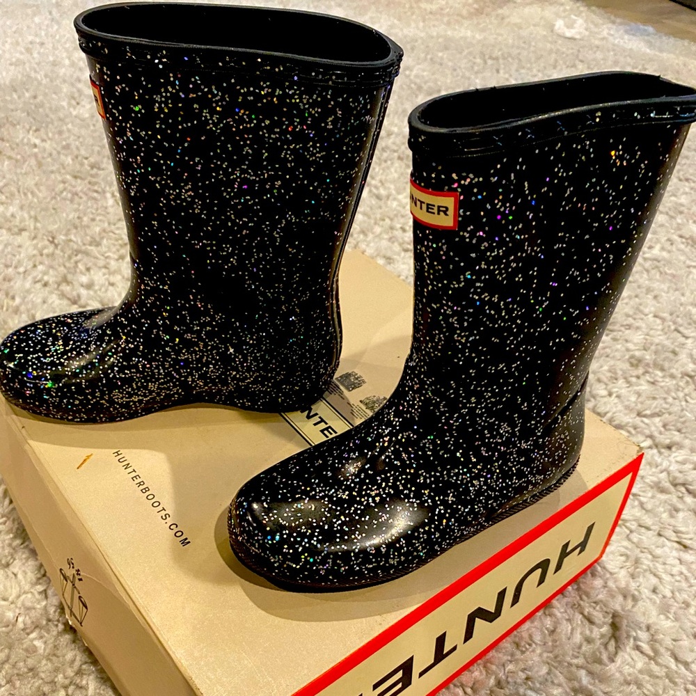 RAIN BOOTS